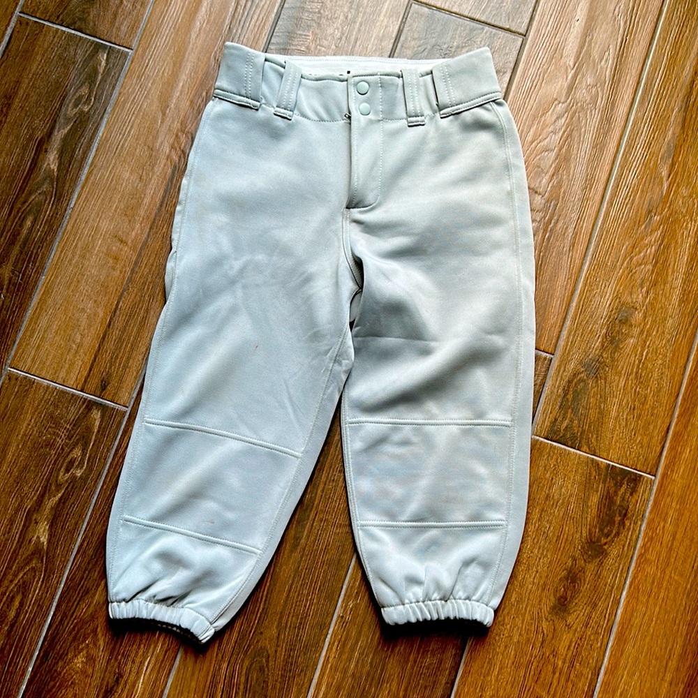 Maruchi youth extra large, gray baseball knickers.